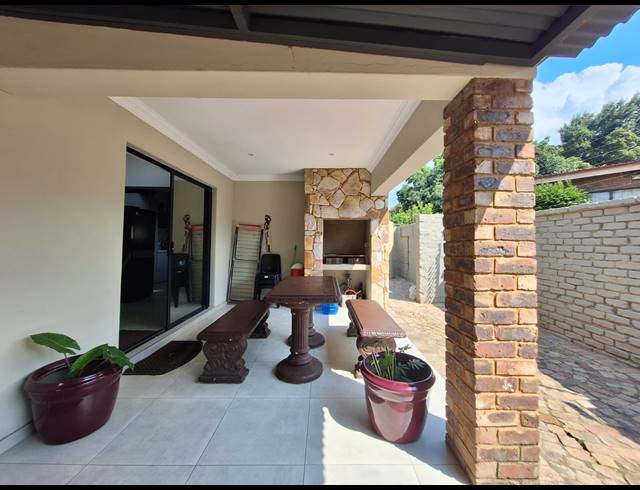 3 BEDROOM HOUSE FOR SALE IN RENSBURG